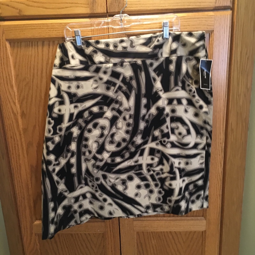 Alfani knee length skirt in 24W